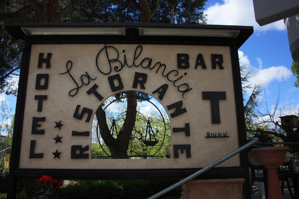 Hotel Ristorante La Bilancia Loreto Aprutino Exterior foto